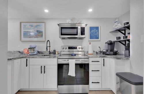 Rural Estates Apartment | Downstairs Studio Apartment with Pickleball Court on 5-Acre Estate