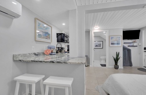 Rural Estates Apartment | Downstairs Studio Apartment with Pickleball Court on 5-Acre Estate