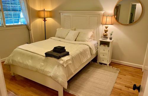 Charleston Apartment | Downtown Historic Charleston Modern Chic 2 bedroom 2 baths