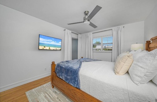 Old Naples Apartment | Downtown Naples Retreat - Walk to 5th Ave & Beach