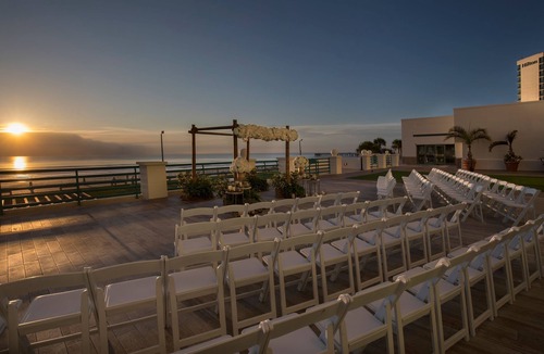 Brush - Stewarts Apartment | Dream Beach Vacay! FOUR Units, 2 Swimming Pools & Spa! Right on the Beach