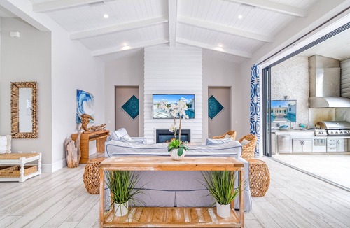 Saint Armands Key House | Dream Island | Walk to Lido Beach, Heated Pool & Spa, Pet Friendly Coastal Home