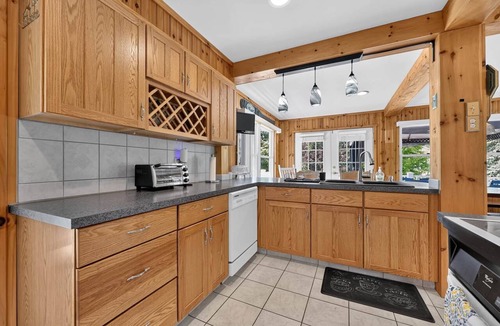 New Milford House | Dream Lake Cottage - Lake Life near Elk Mountain