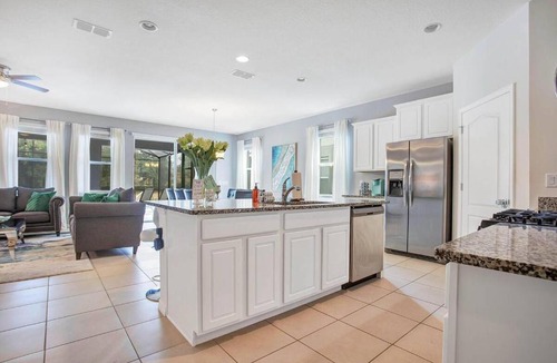 Loughman House | Dream Vacation Home with Pool and Spa next to Disney!