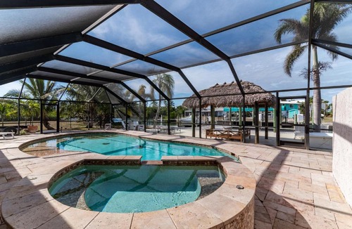 Isles of Capri House | Dreamers Hideaway I Waterfront I Direct Access