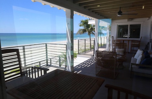 Palm Island House | "Dreamy Beachfront Getaway - Your Coastal Sanctuary Awaits!"
