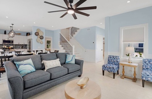 Uptown - Upper Duval House | *DUCHESS OF CATHERINE @ DUVAL* Home & Pool + Last Key White Glove Service.