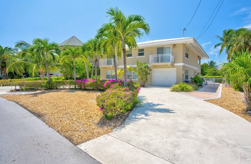 Marathon House | Duck Key Retreat: 3BR+Bonus, Private Pool & Waterfront Dockage