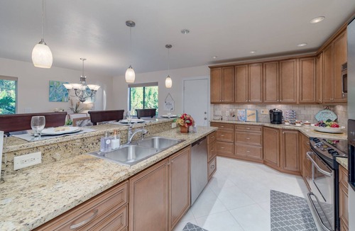 Naples House | Eagles Nest: Private Retreat/Jacuzzi/Beach 5 Miles
