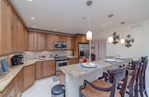 Naples House | Eagles Nest: Private Retreat/Jacuzzi/Beach 5 Miles