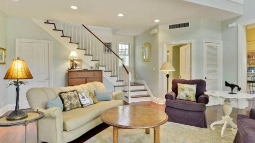 Bahama Village House | Easy Livin by AvantStay