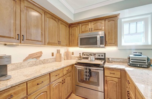 Foscoe Condo | Echota Woods 221-Entry Level Condo, Gated Resort, Indoor/Outdoor Pools & Hot Tub
