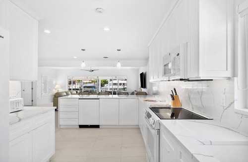 Saint Armands Key House | Edgewater Escape - 454 “Lido Key”