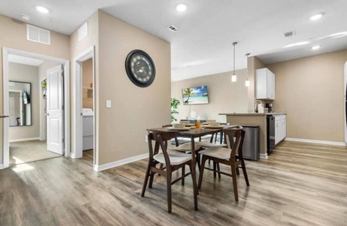 Melbourne Condo | Elegant 1BR/1BA Condo with Pool, Gym and Laundry
