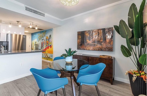 Coconut Grove Condo | Elegant 2BR Condo at Hotel Arya | Full Kitchen, Wraparound Views, Washer/Dryer, 2 Parking Spots