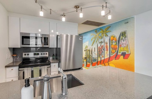 Coconut Grove Condo | Elegant 2BR Condo at Hotel Arya | Full Kitchen, Wraparound Views, Washer/Dryer, 2 Parking Spots