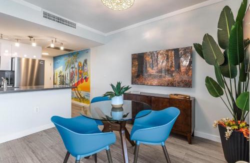 Coconut Grove Apartment | Elegant 2BR Condo at Hotel Arya Full Kitchen Wraparound Views 2 Parking Spots