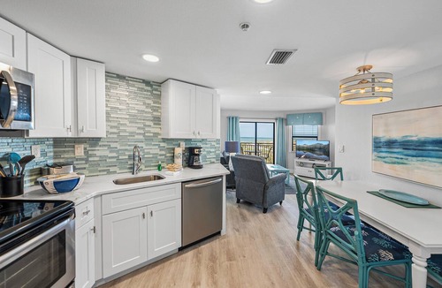 Belle Vista Condo | Elegant Beachfront Home + Pool | Prime Location