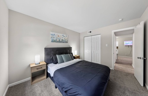 Edgemoor Apartment | Elegant Chateau Escape | Parking Included