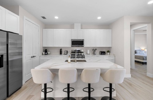 East Naples House | Elegant Naples Retreat - Close to Fifth Ave & Pier