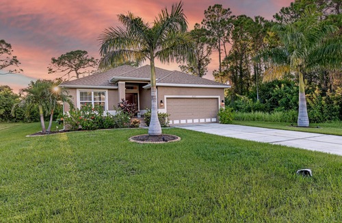 South Gulf Cove House | Elegant & Private Villa Minutes From Top Beaches