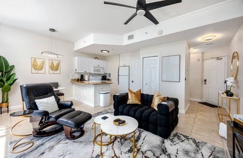 St. Petersburg Resort | Elegant Waterfront Place for Two/Boca Ciega Resort