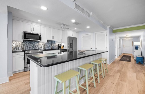 Sanibel Condo | 🌺Elevated Gulf Views: Newly Furnished 2BR/2BA Oasis at Kings Crown 306🐟