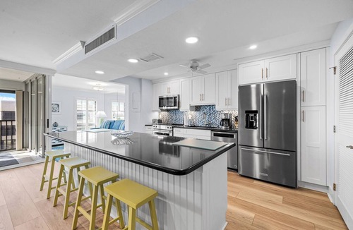 Sanibel Condo | 🌺Elevated Gulf Views: Newly Furnished 2BR/2BA Oasis at Kings Crown 306🐟