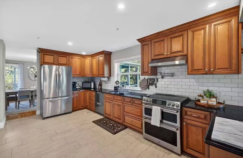 Biggar House | Elite Living, Kayak Joy Pool, Outdoor Kitchen!