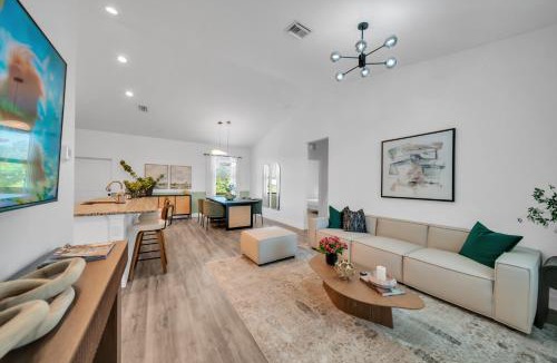 Port LaBelle House | Emerald Entry Retreat