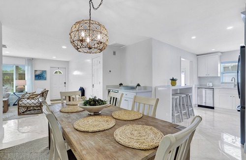 Naples Park House | 🌴 Endless Paradise | New Salt Pool & Spa Vanderbilt Beach