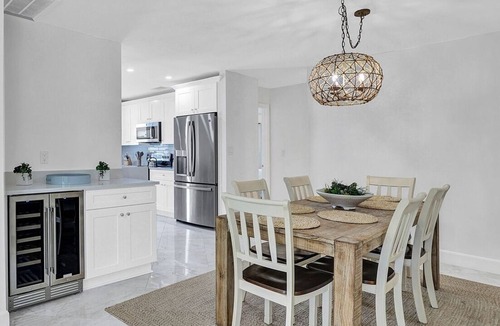 Naples Park House | 🌴 Endless Paradise | New Salt Pool & Spa Vanderbilt Beach