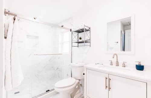 Naples Park House | Endless Summer! Bike or walk to the Beach or Mercato