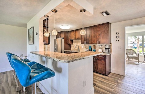 Englewood South House | Englewood Escape w/Screened-In Pool & Grill!