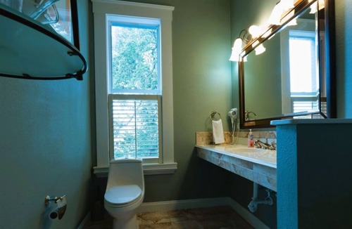 Arcadia Historic District House | Enjoy a Hassle-Free Stay! Free Parking, Near Arcadia Opera House Museum