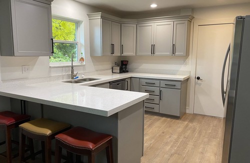 Lakeview House | Enjoy Artisan Bread ❤️ Quiet Rambler + Historic Park, Firepit, Pets, 2 Car Garage