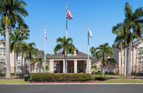 Villas Apartment | Enjoy Free Breakfast and Parking! 4 Classy Units, Steps to Bell Tower Shops!