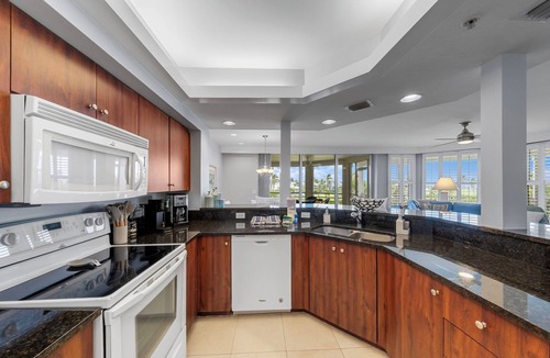 Captiva Condo | Enjoy golf course & gulf water views at 1666 Lands End Village, a 3-bedroom, 3-bath Captiva condo just a quick walk to Sunset Beach. Guests have access to the association pool, BBQ grills, and pickleball & tennis court. 5-night minimum.