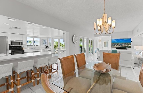Venetian Shores House | Enjoy luxury at Irish Ayes in Islamorada: a spacious 4-bedroom canal home perfect for 8!