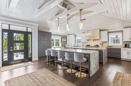Boca Grande House | Enjoy luxury at Waterfront 165 1st Street in Boca Grande, a 4-bedroom retreat with canal views.