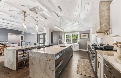 Boca Grande House | Enjoy luxury at Waterfront 165 1st Street in Boca Grande, a 4-bedroom retreat with canal views.