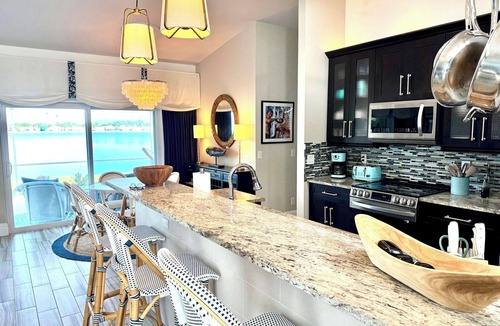 North Naples House | Enjoy stunning sunsets in this prime North Naples location-8 min from the beach