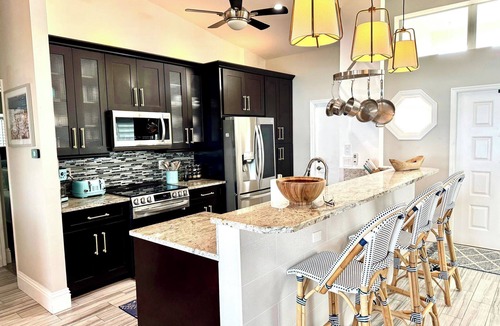 North Naples House | Enjoy stunning sunsets in this prime North Naples location-8 min from the beach