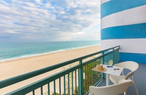 Singer Island Hotel | Enjoy the Oceanfront View | 2 Queen Bed w/Balcony