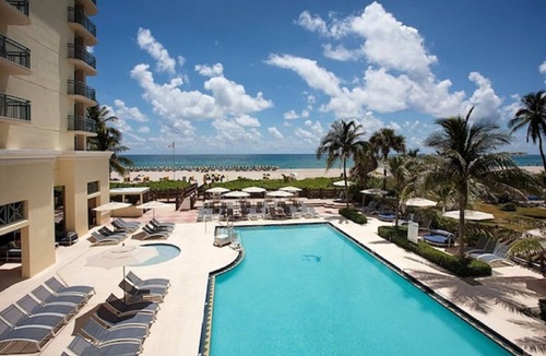 Singer Island Hotel | Enjoy the Oceanfront View | 2 Queen Bed w/Balcony