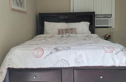 Southgate House | Entire Guesthouse 5 mins to Siesta Key & downtown