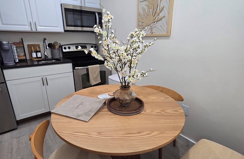 Carver City - Lincoln Gardens Apartment | Entire guesthouse in Westshore, Tampa
