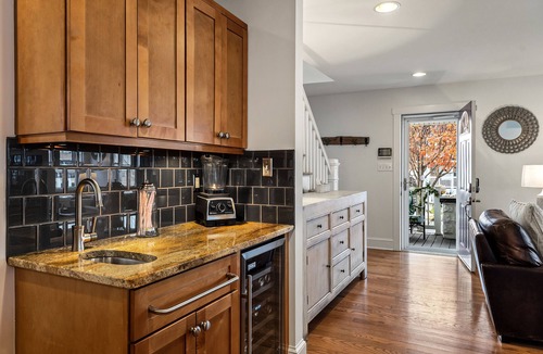 Wall House | Entire Home, 2 Blocks to Beach, Pet friendly, Lots of amenities, EV charger