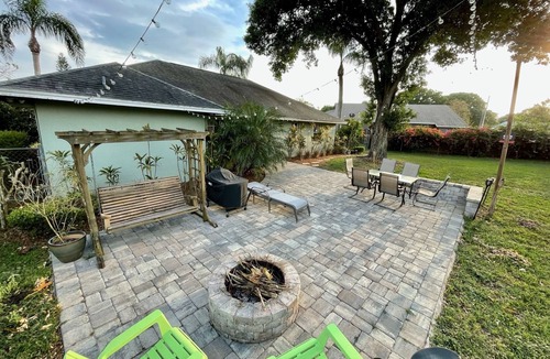 Lakeland House | Epic backyard | 1500sqft 3/2 Home in quiet cul-de-sac neighborhood