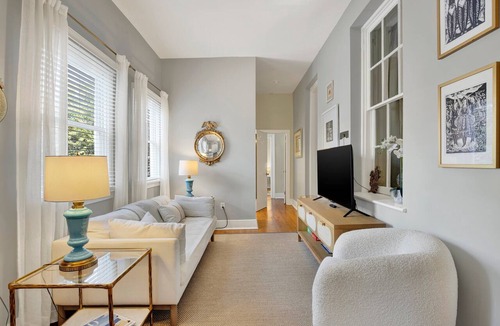 Historic Downtown Savannah Apartment | Escape to Hideaway on Jones | Heated Pool Access